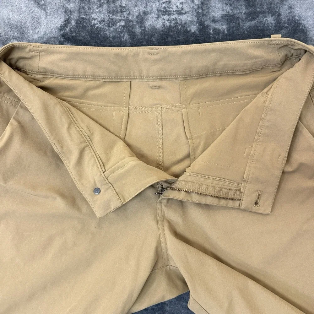 Lululemon The Works Shorts Mens 34 Khaki Tan Stretch Technical Chino 11